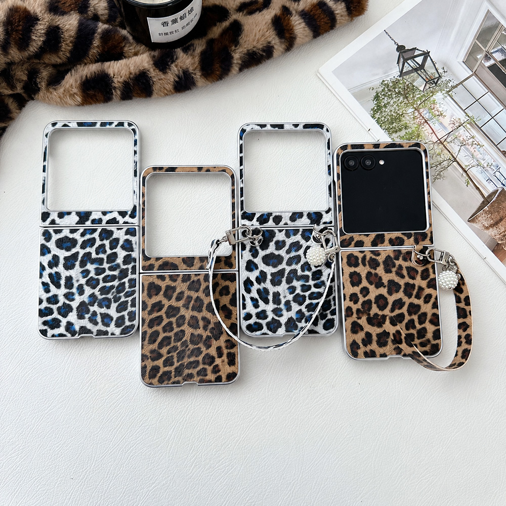 Women Accessories For Hand - Etui na telefon składany z motywem