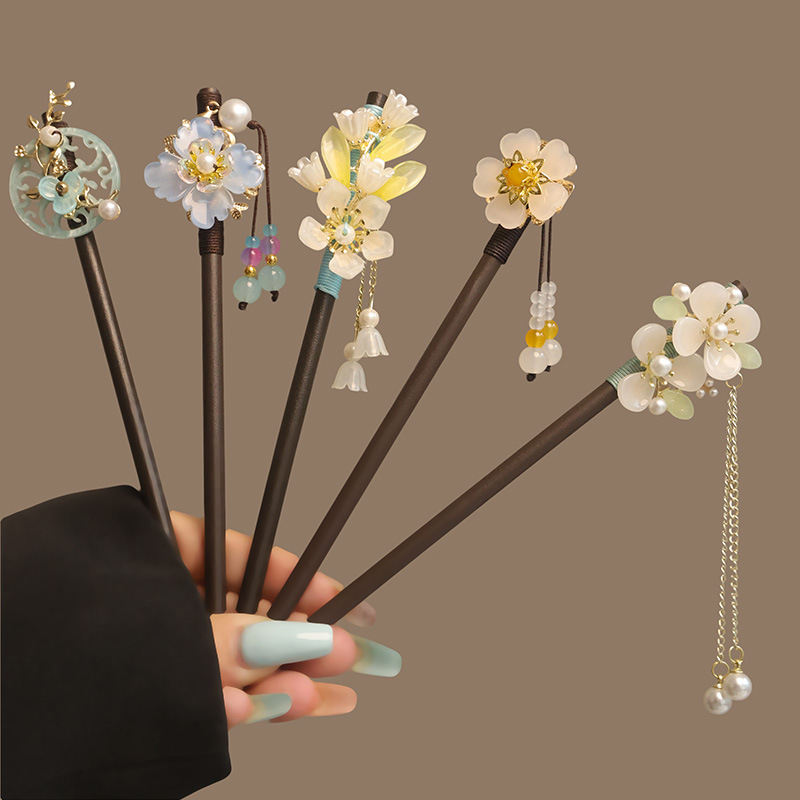 Women Accessories For Hand - Kwiatowe Frędzle Perłowe Szpilki do Włosów